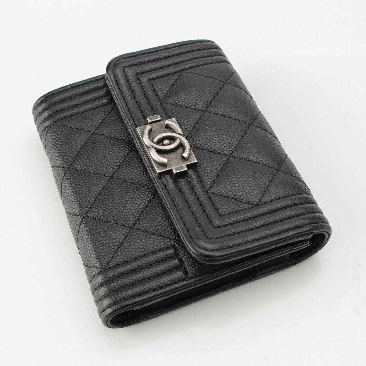 シャネル 25番台 ボーイシャネル キャビアスキン ココマーク 三つ折り  