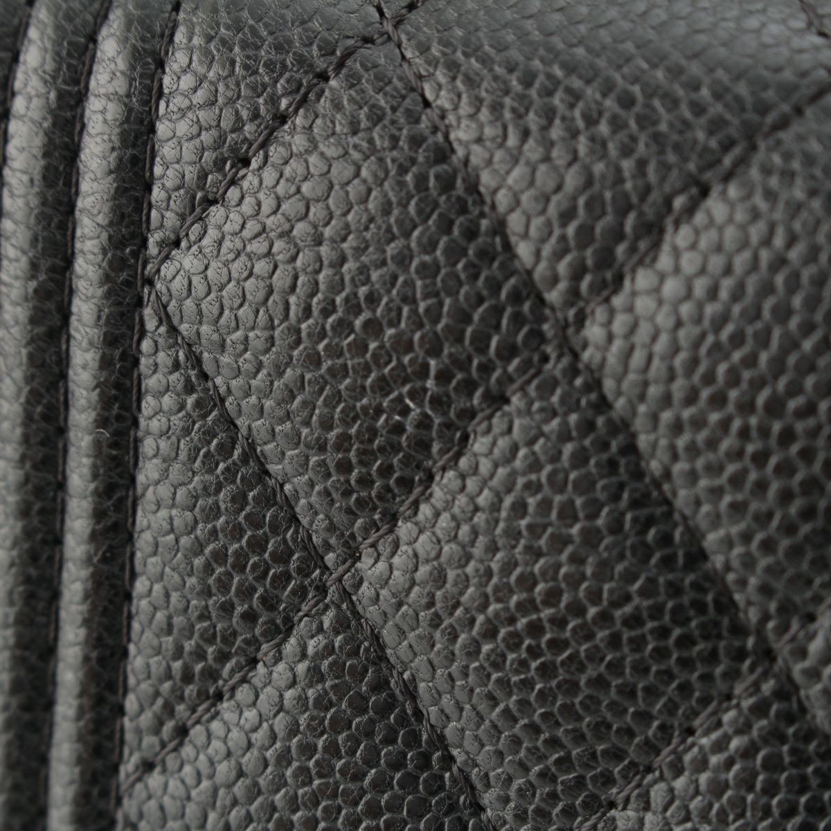 シャネル 25番台 ボーイシャネル キャビアスキン ココマーク 三つ折り  