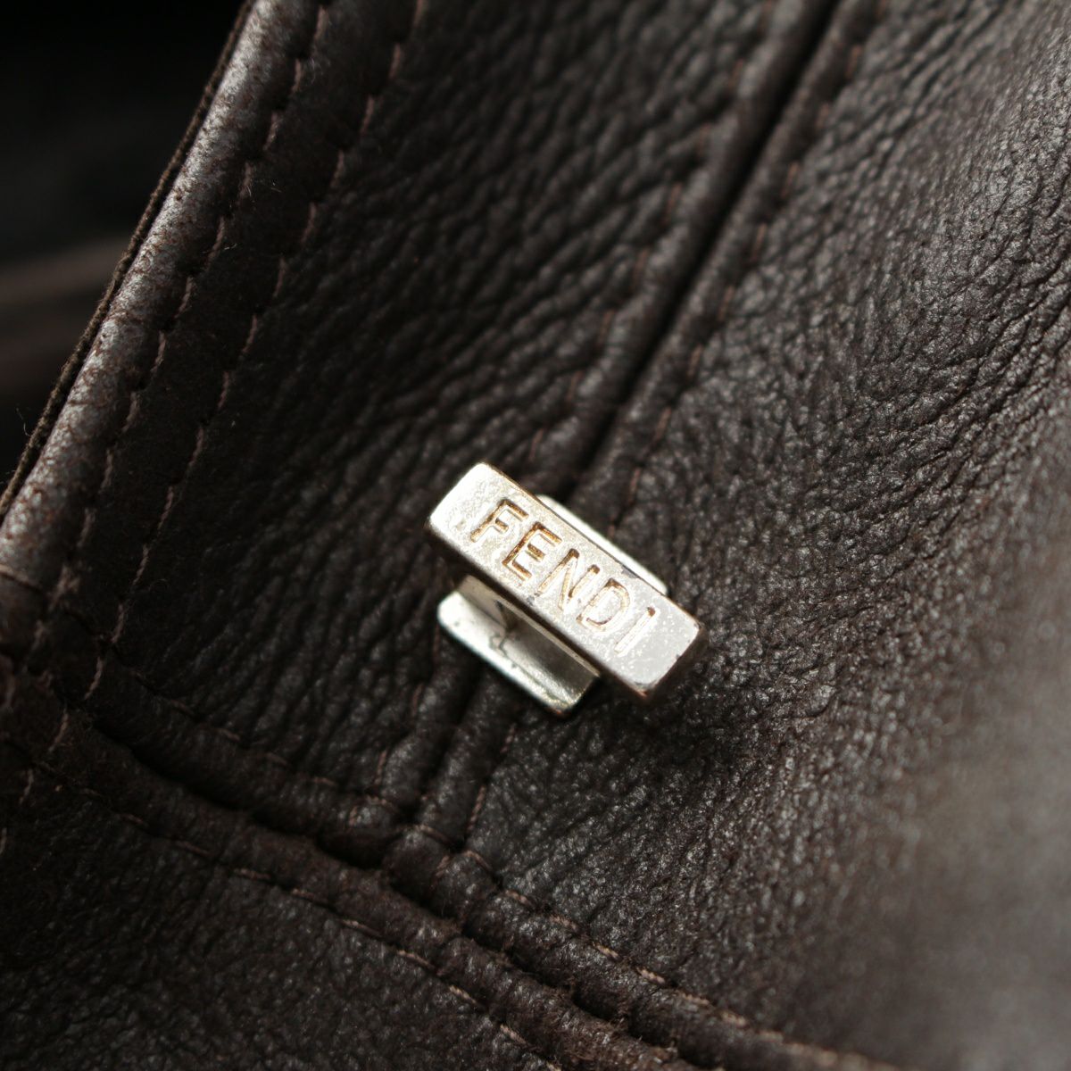 Fendi ロゴパターン レインコート フェンディ」がレインウェアブランド「ケーウェイ」とコラボ
