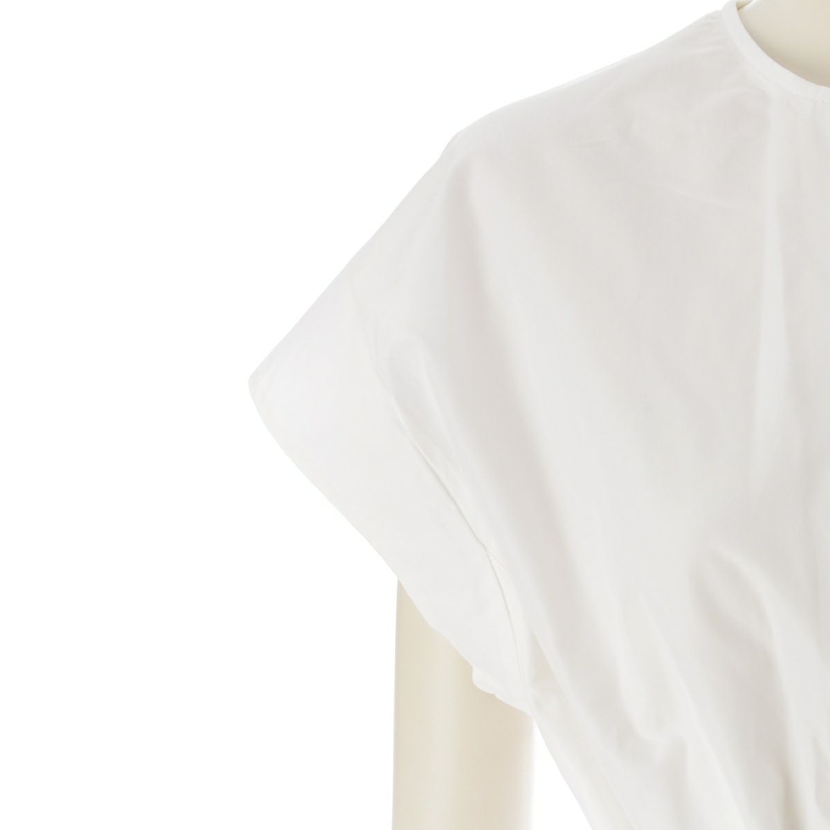 ドゥロワー 24年 ノーカラー ベルテッド フレア ノースリーブ ブラウス  