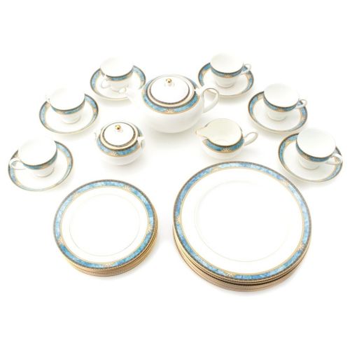 ウェッジウッド CURZON ボーンチャイナ 食器 ティーポット シュガーポット クリーマー カップ＆ソーサー×6 デザートプレート×6 ディナープレート×7 セット ホワイト