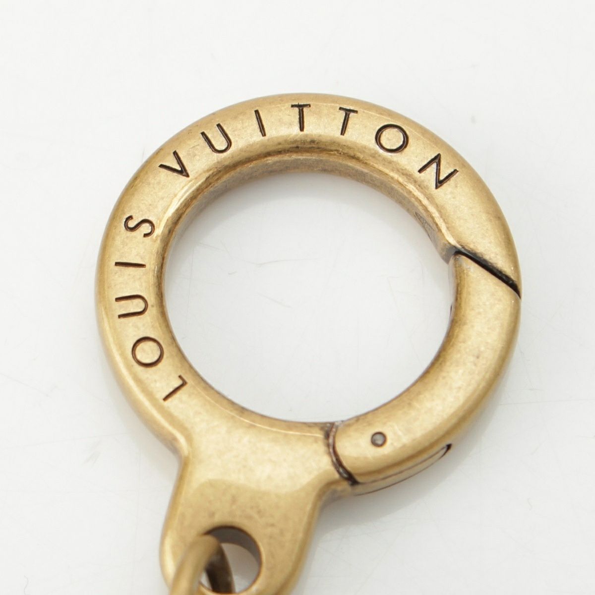 ルイヴィトン ロゴ パール チェーン ベルト バッグ チャーム M01689