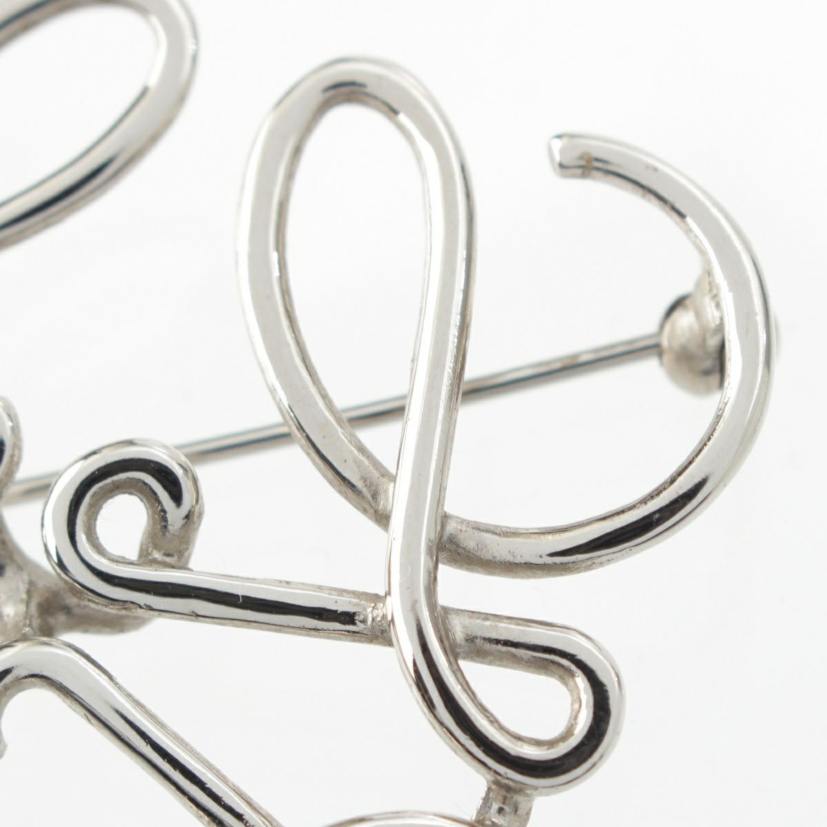 ロエベ アナグラム ロゴ ブローチ シルバー | 中古通販 retro.jp