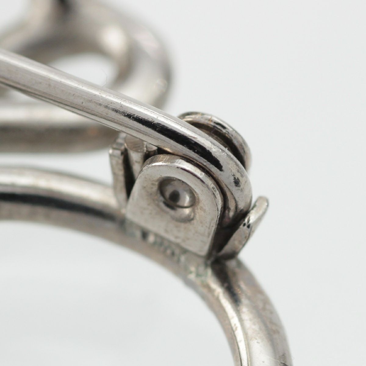 ロエベ アナグラム ロゴ ブローチ シルバー | 中古通販 retro.jp