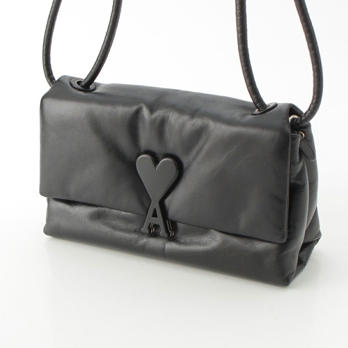 アミパリス レザー Voulez-Vous フラップ ショルダーバッグ ブラック