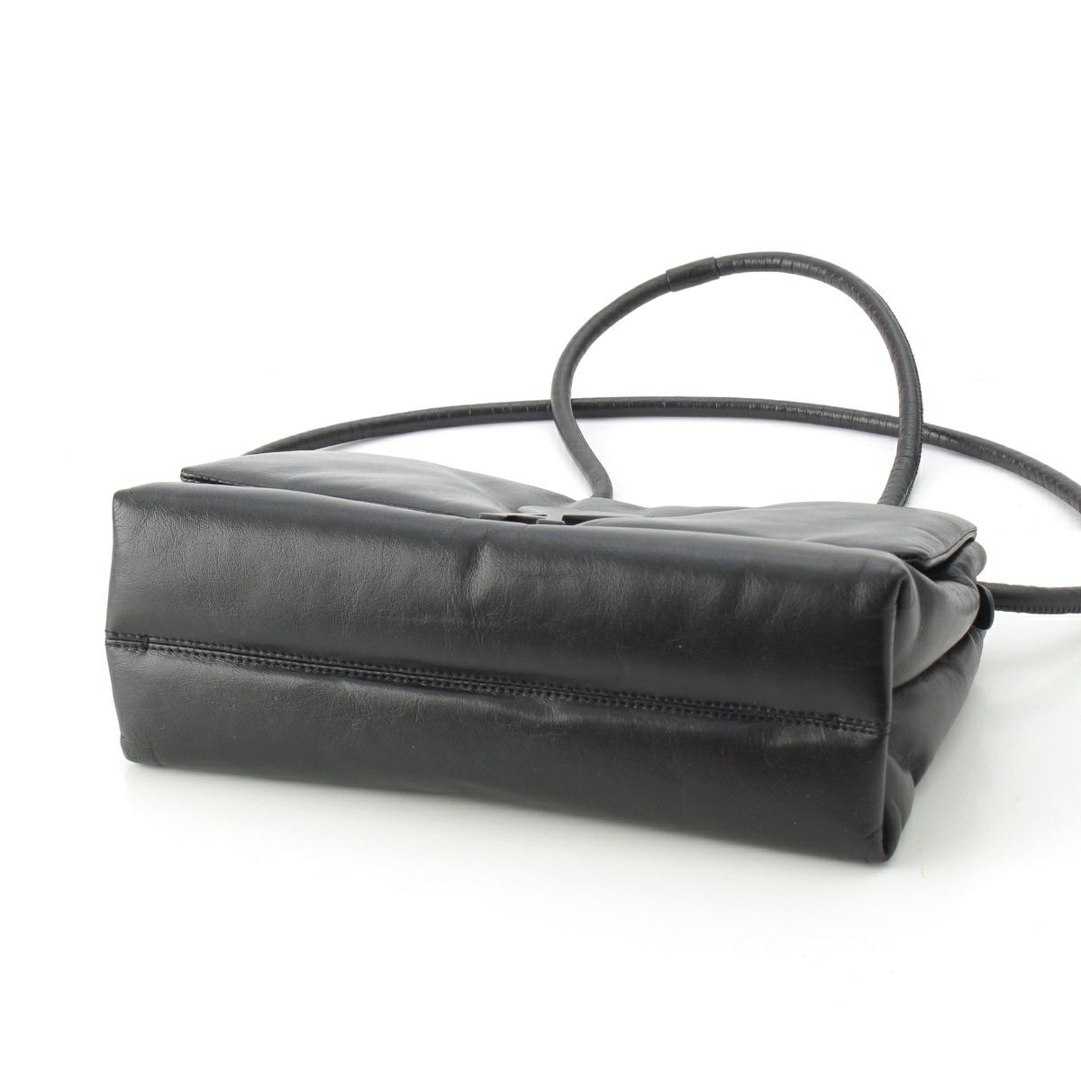 アミパリス レザー Voulez-Vous フラップ ショルダーバッグ ブラック