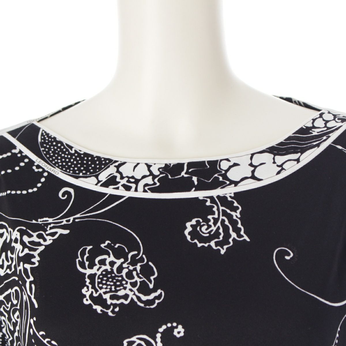 レオナール カンカン素材 総柄 ワンピース ドレス 0330325 ブラック