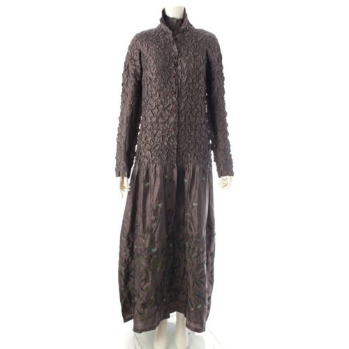 イッセイミヤケ 変形 プリーツ 刺繍 植物 総柄 切替 Aライン ロング カーディガン ノースリーブ ワンピースセットアップ IM22-FH908-22/IM22-FH907 チャコール ブラウン系 4/3