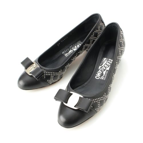 サルヴァトーレフェラガモ ヴァラ金具 ビジュー パンプス ブラック 6C