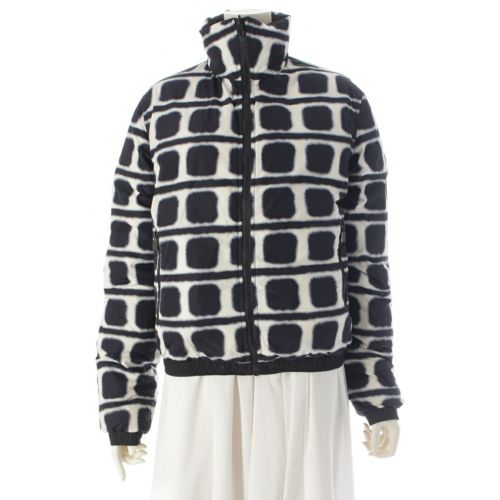 シャネル 07A リバーシブルダウンジャケット 収納バッグ ダウンジャケット P31622 ブラック ホワイト ネイビー 38