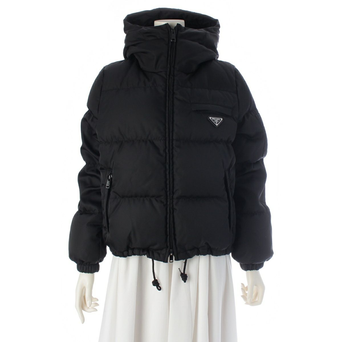 プラダ 23年 リナイロン 三角ロゴ インナーフード付 ダウンジャケット パファージャケット 291808 ブラック 38