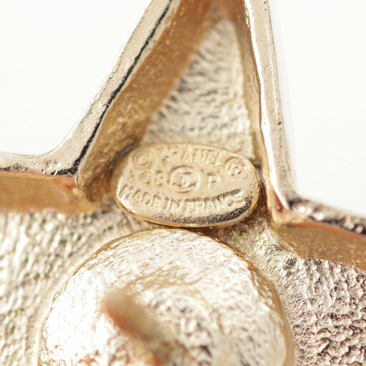 シャネル　スターバッチ　ブローチ　刻印入り　クリップタイプ　ベージュ×ゴールド chanel-abc957_1.jpg
