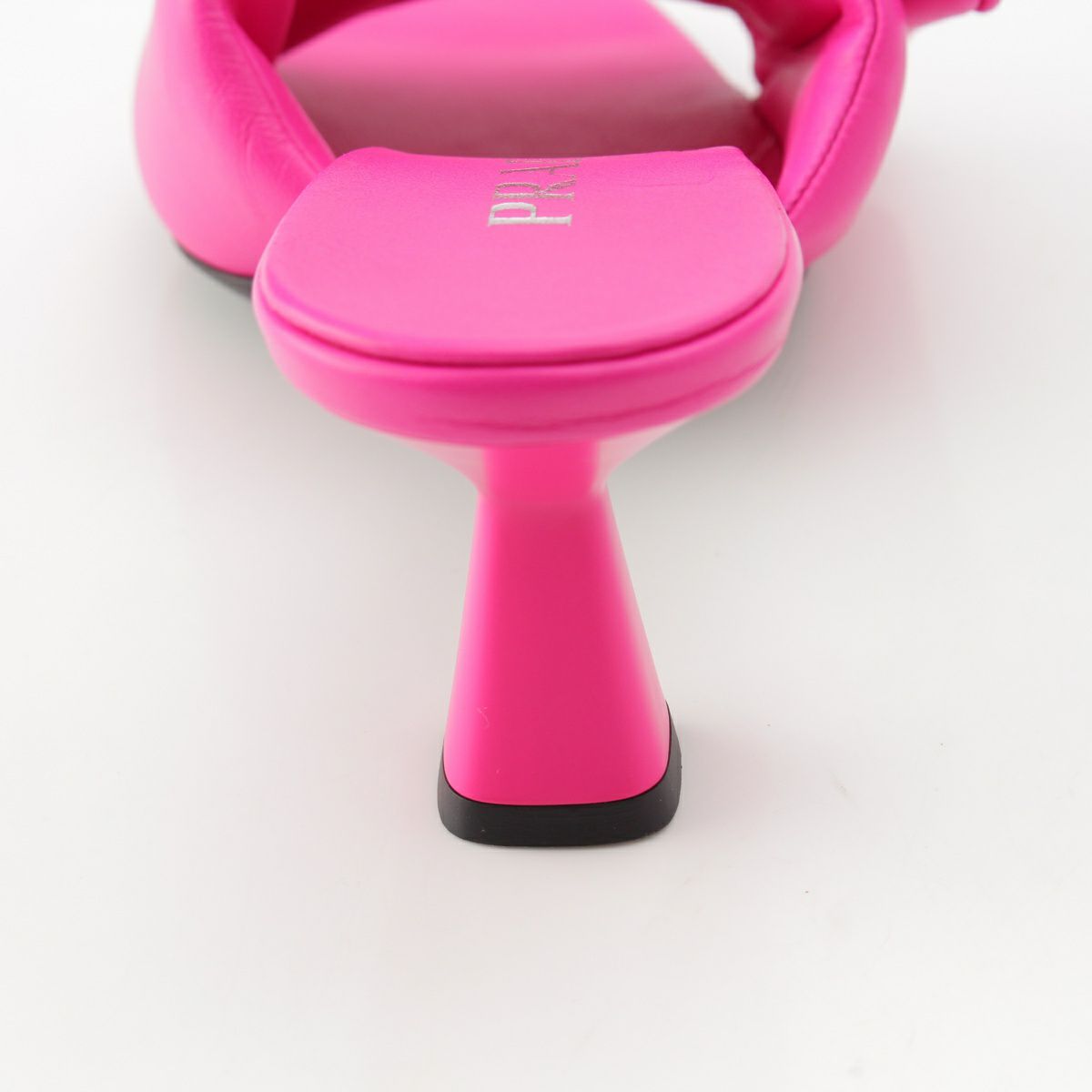 プラダ パデッドナッパレザー トライアングルロゴ ヒール サンダル