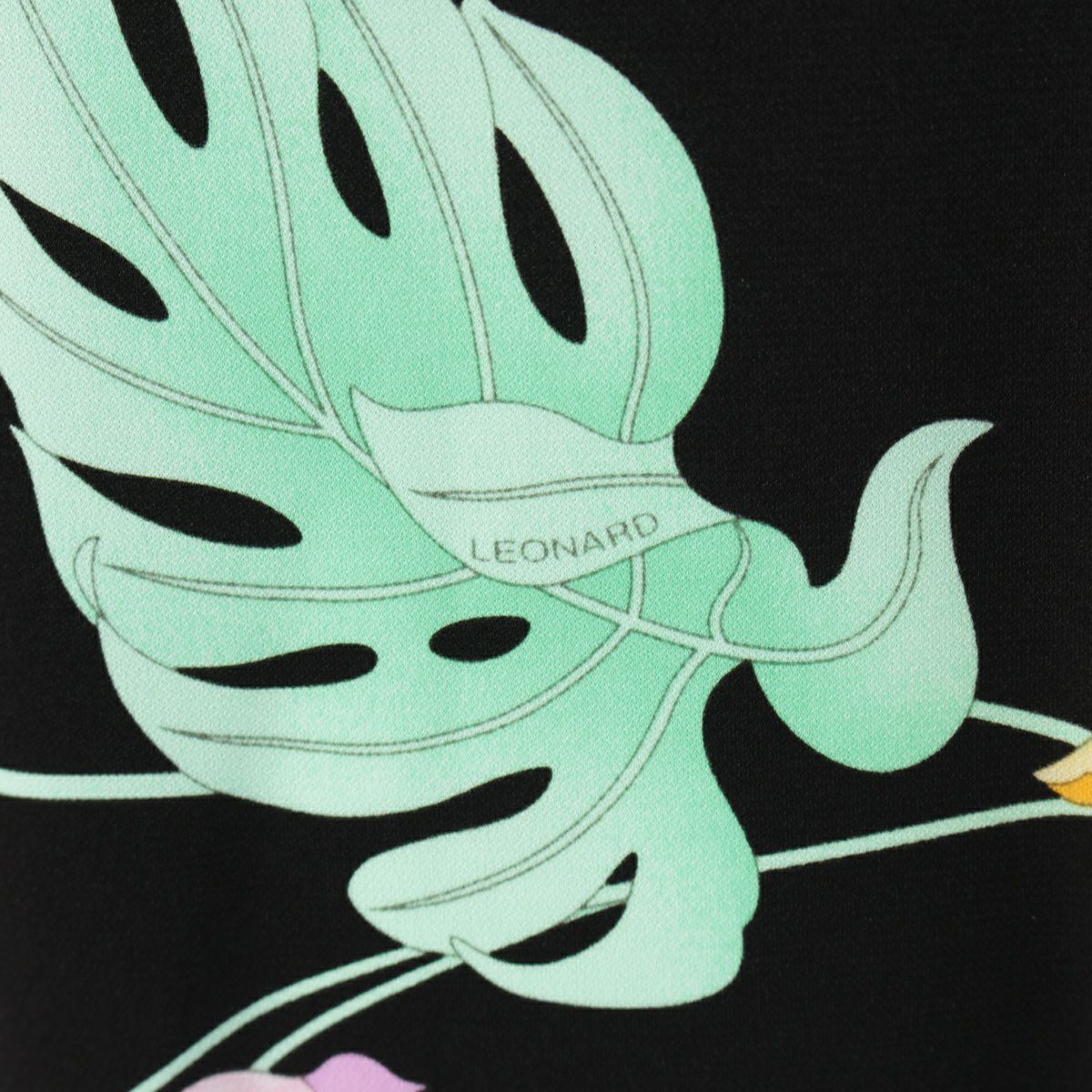 レオナール アセテート カンカン素材 ラウンドネック 花柄 ワンピース