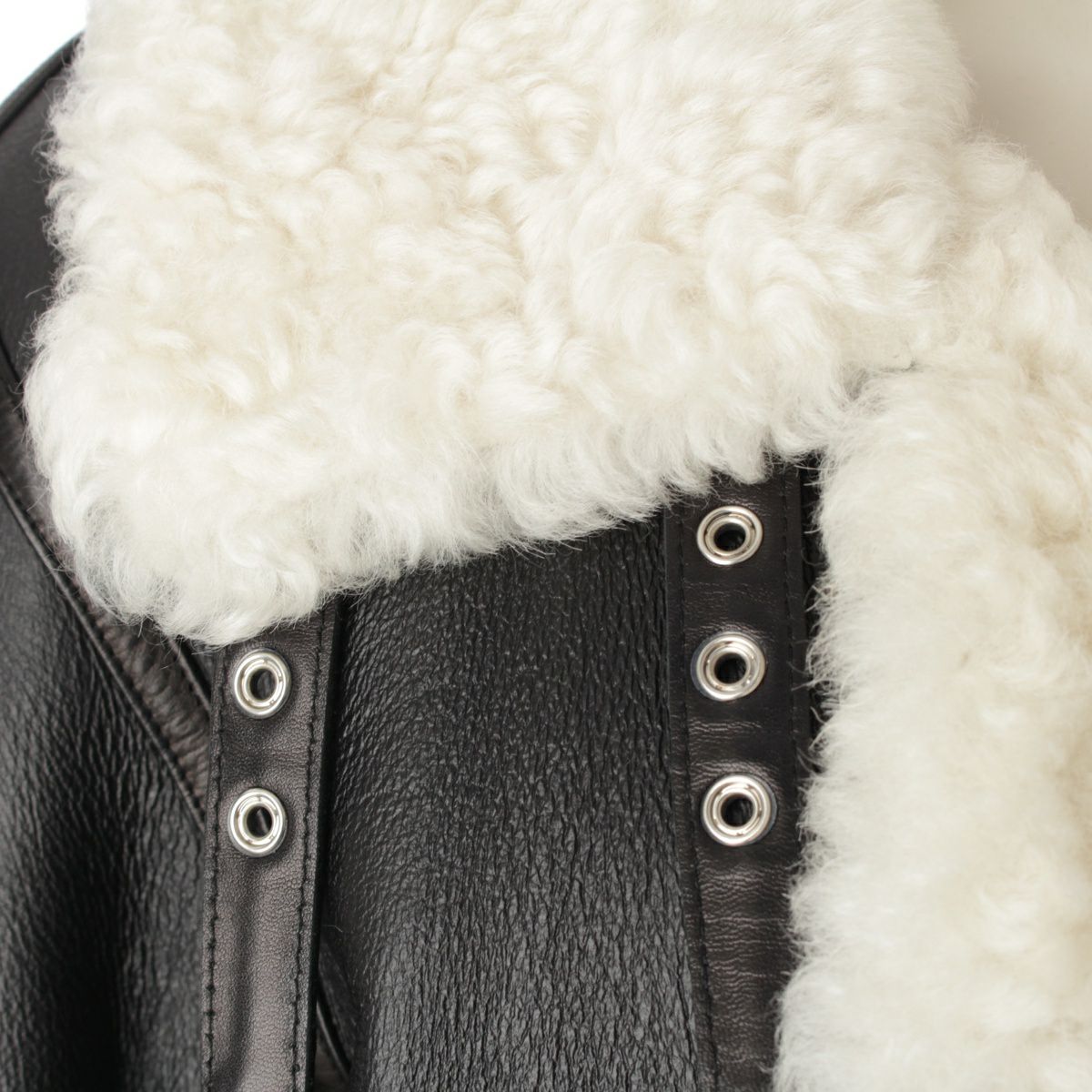 個性的な　激安‼️バーバリームートンライダース&B3 15万円の新古品 個性的な激安‼️バーバリームートンライダース&B3 15万円の新古品