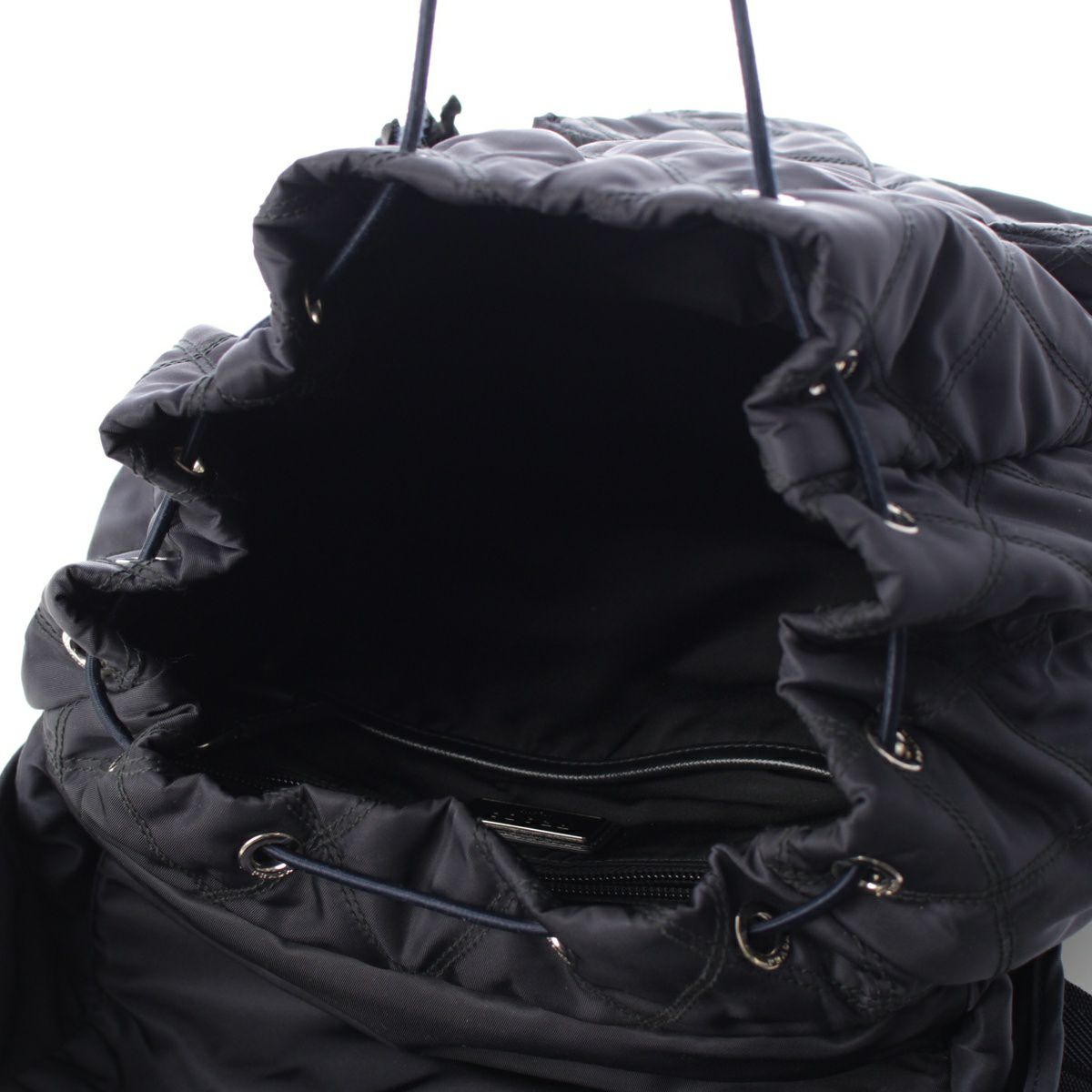 プラダ ナイロン トライアングルロゴ 三角プレート キルティング  