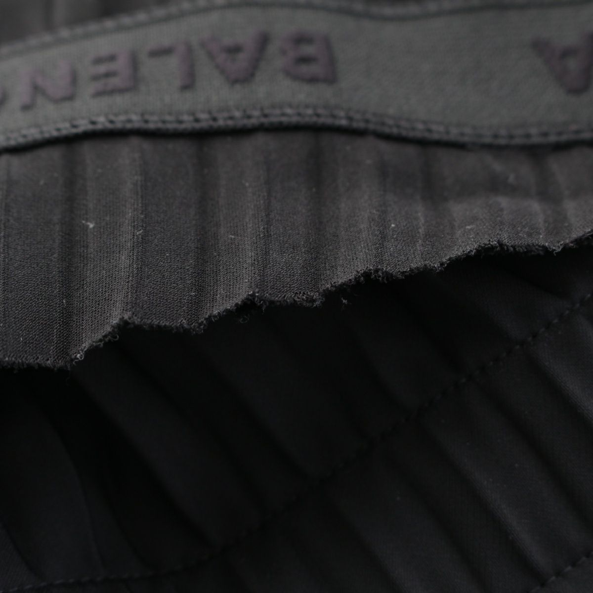 バレンシアガ 20年 ロゴ アシンメトリー プリーツ スカート 529757  