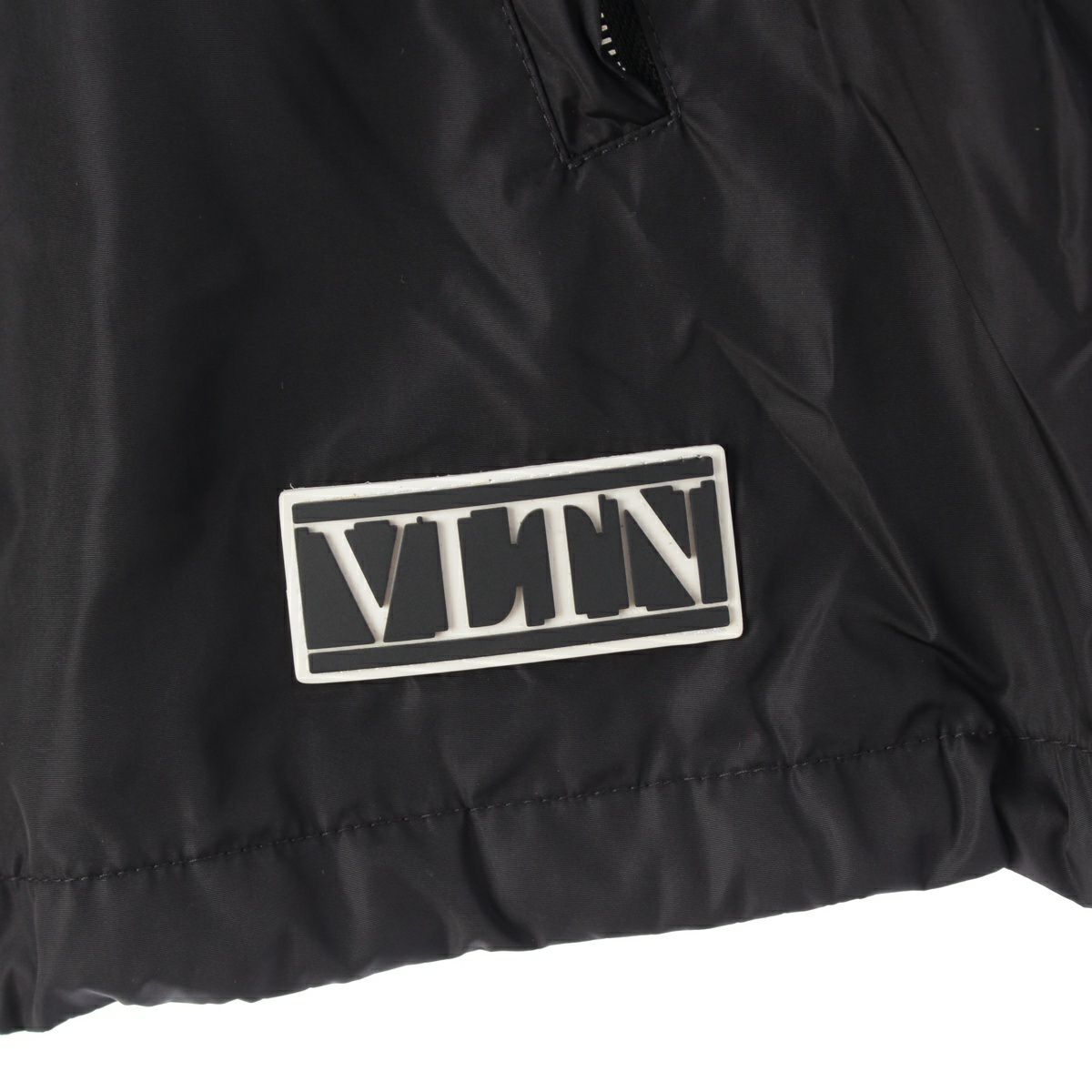 夏限定超美品 VALENTINO ヴァレンティノ ジップアップナイロンブルゾン 夏限定超美品 VALENTINO ヴァレンティノ ジップアップナイロン