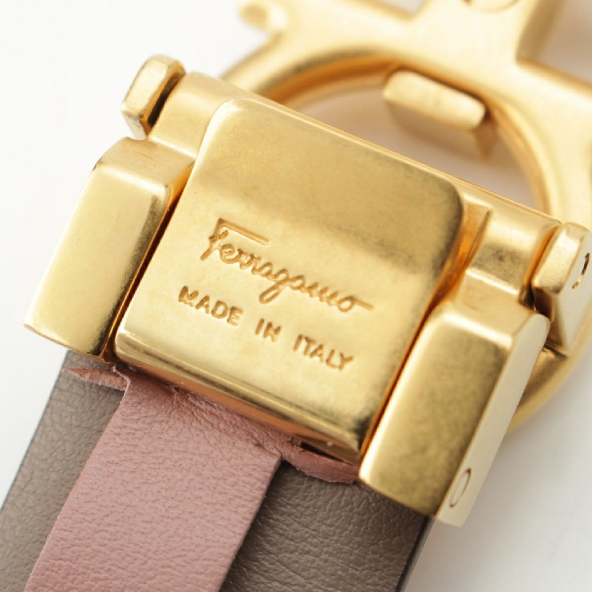 サルヴァトーレフェラガモ ガンチーニ レザー ロゴ ベルト ピンク