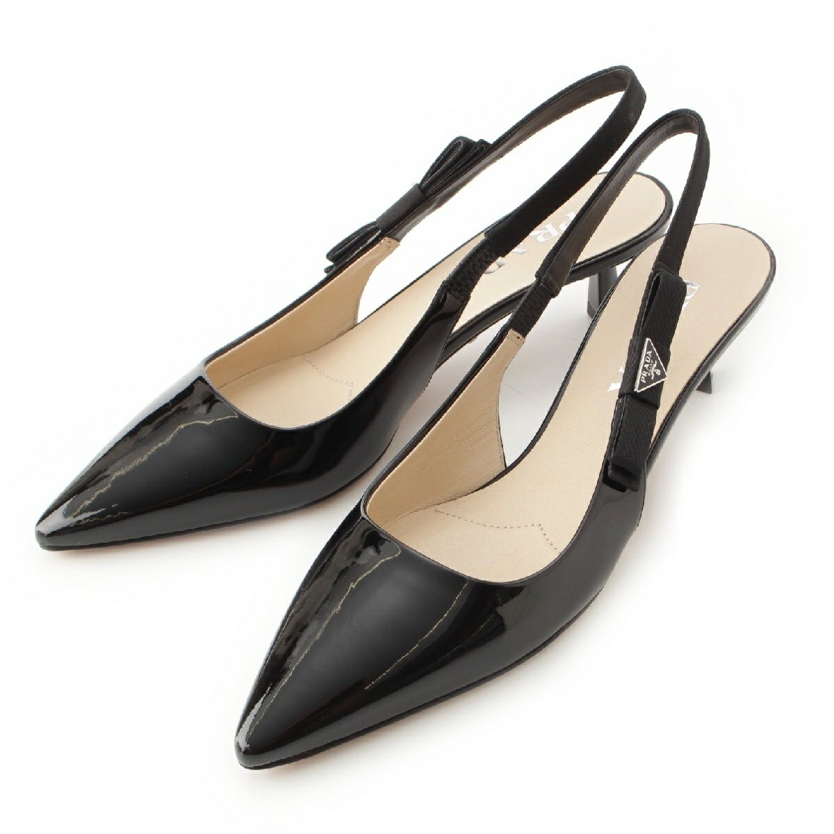 プラダ パテントレザー トライアングルロゴ リボン スリングバック