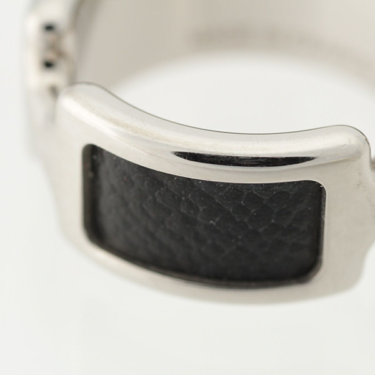 （ほぼ未使用）エルメス　オランプ　PM ブラック イヤーカフ 《オランプ》 PM | Hermès - エルメス-公式サイト