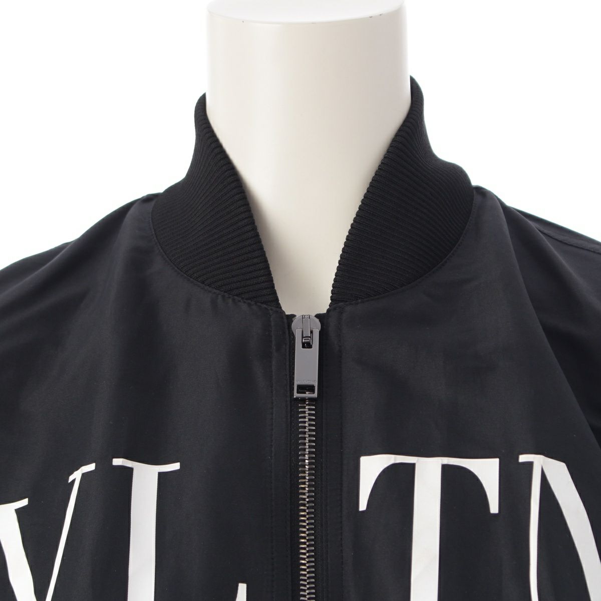 【現行モデル】ヴァレンティノ☆バックロゴ入りナイロンジャケット VLTN ヴァレンティノ ナイロン VLTN ロゴプリント ジップアップ