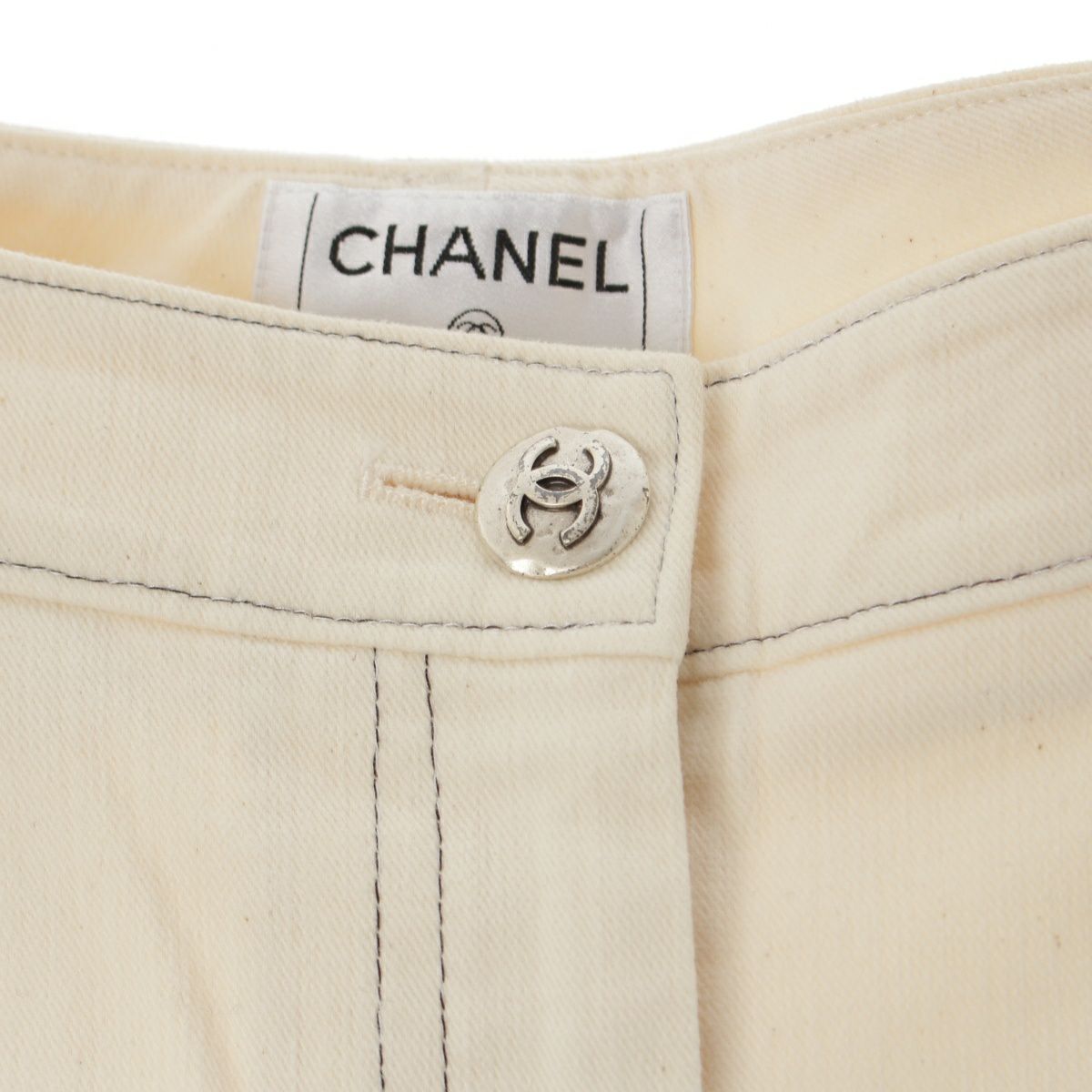 CHANEL ショート　デニム　パンツ　COCOマーク 2020年 CHANEL シャネル デニムパンツ スキニージーンズ ココ